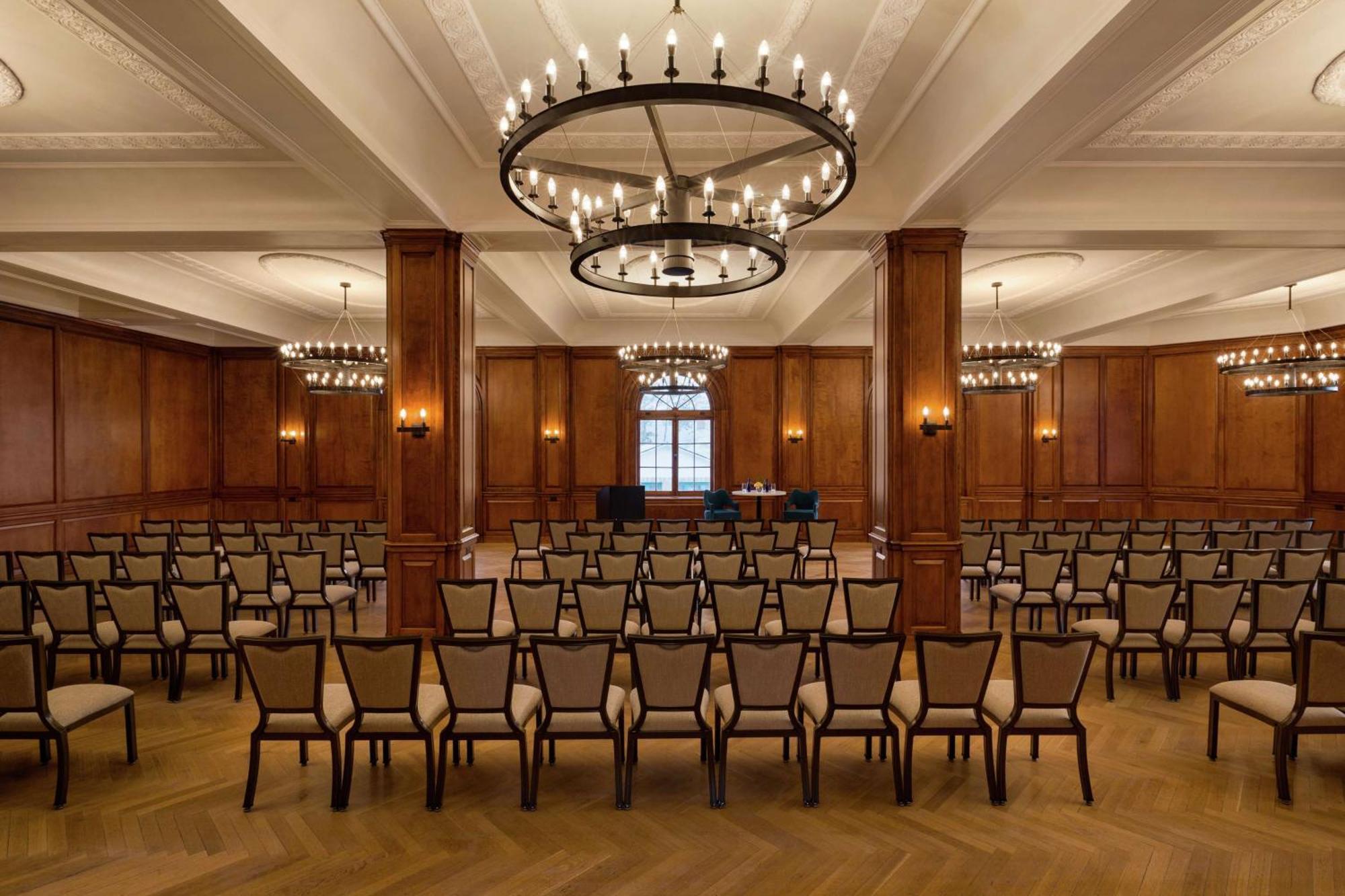 Saranac, Curio Collection By Hilton Hotel 4*