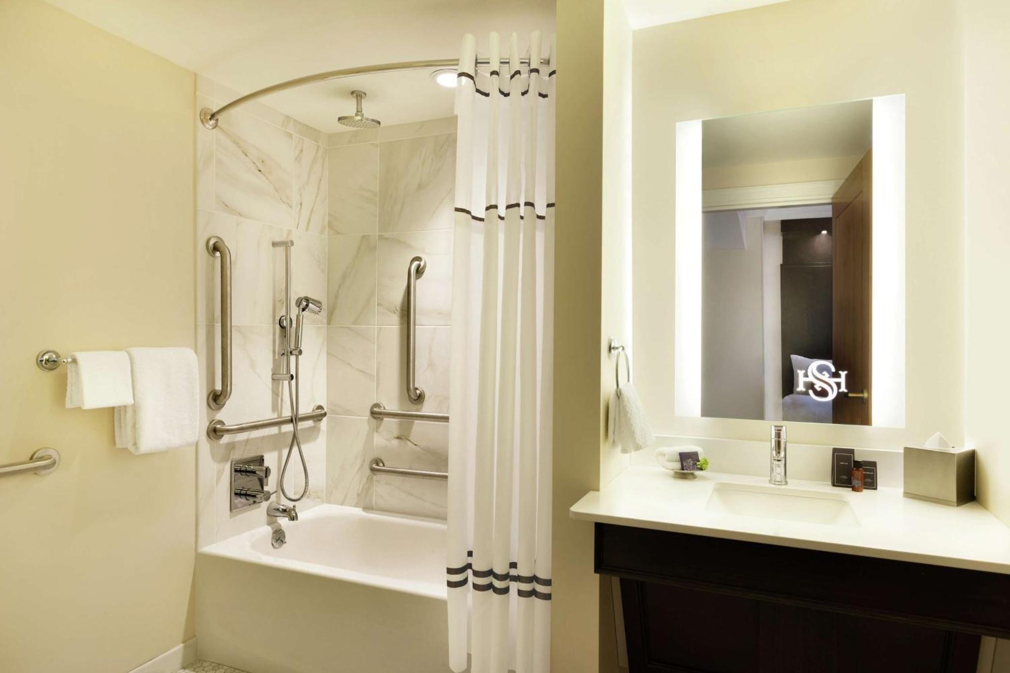 Saranac, Curio Collection By Hilton Hotel Saranac Lake