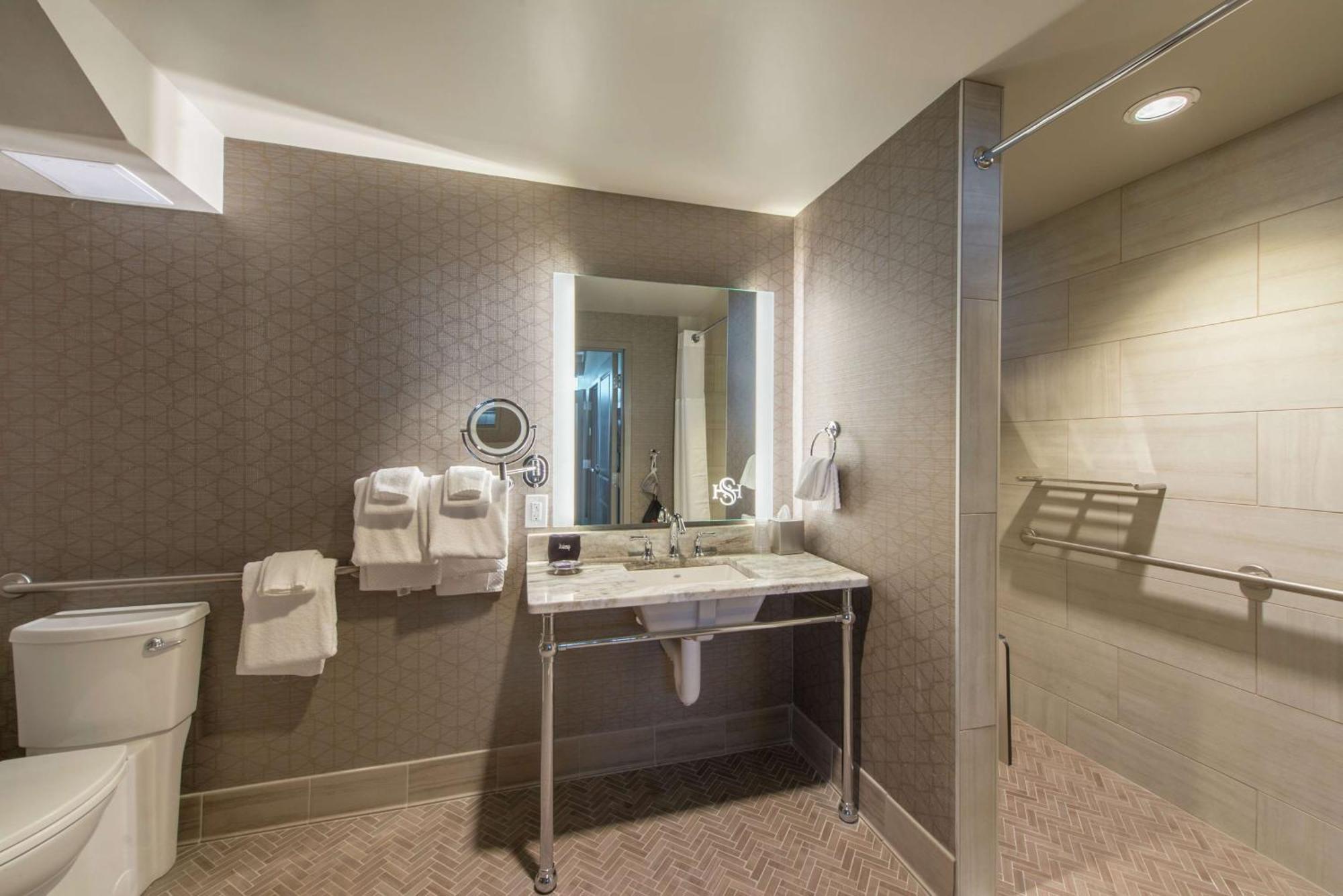 Saranac, Curio Collection By Hilton 4* Saranac Lake