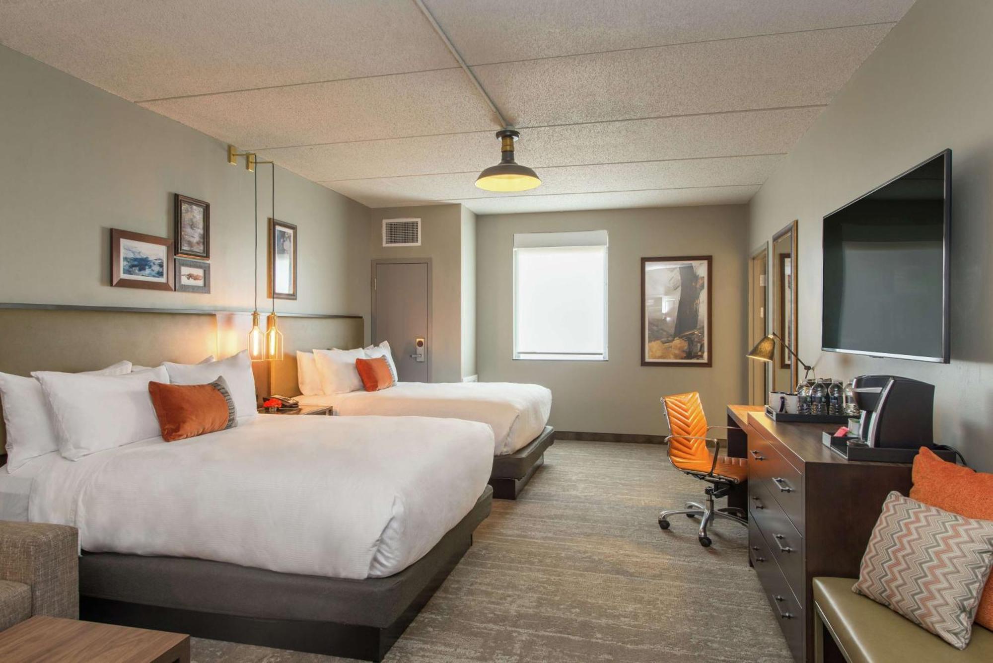 Saranac, Curio Collection By Hilton Hotel 4*