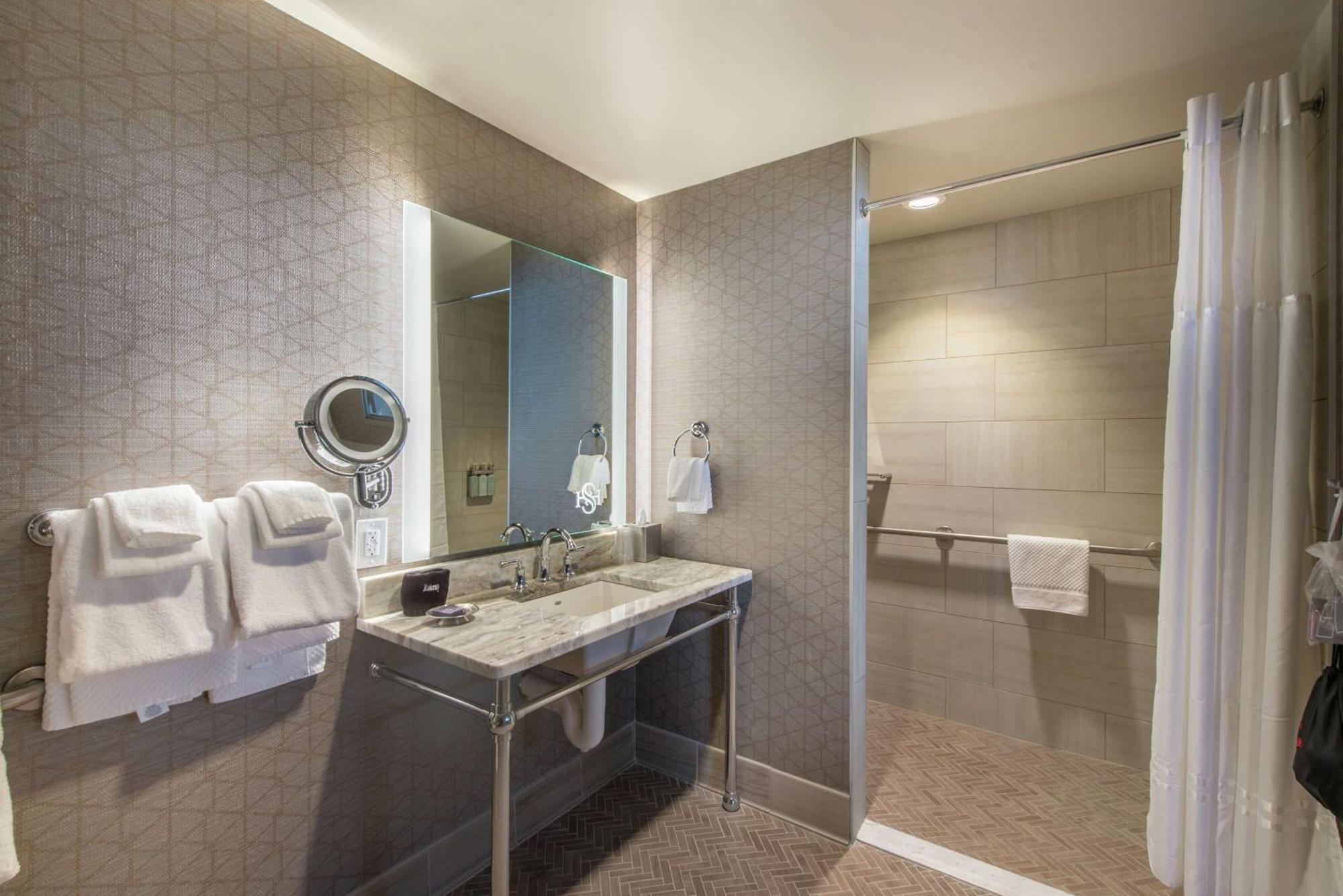 Hotel Saranac, Curio Collection By Hilton 4*