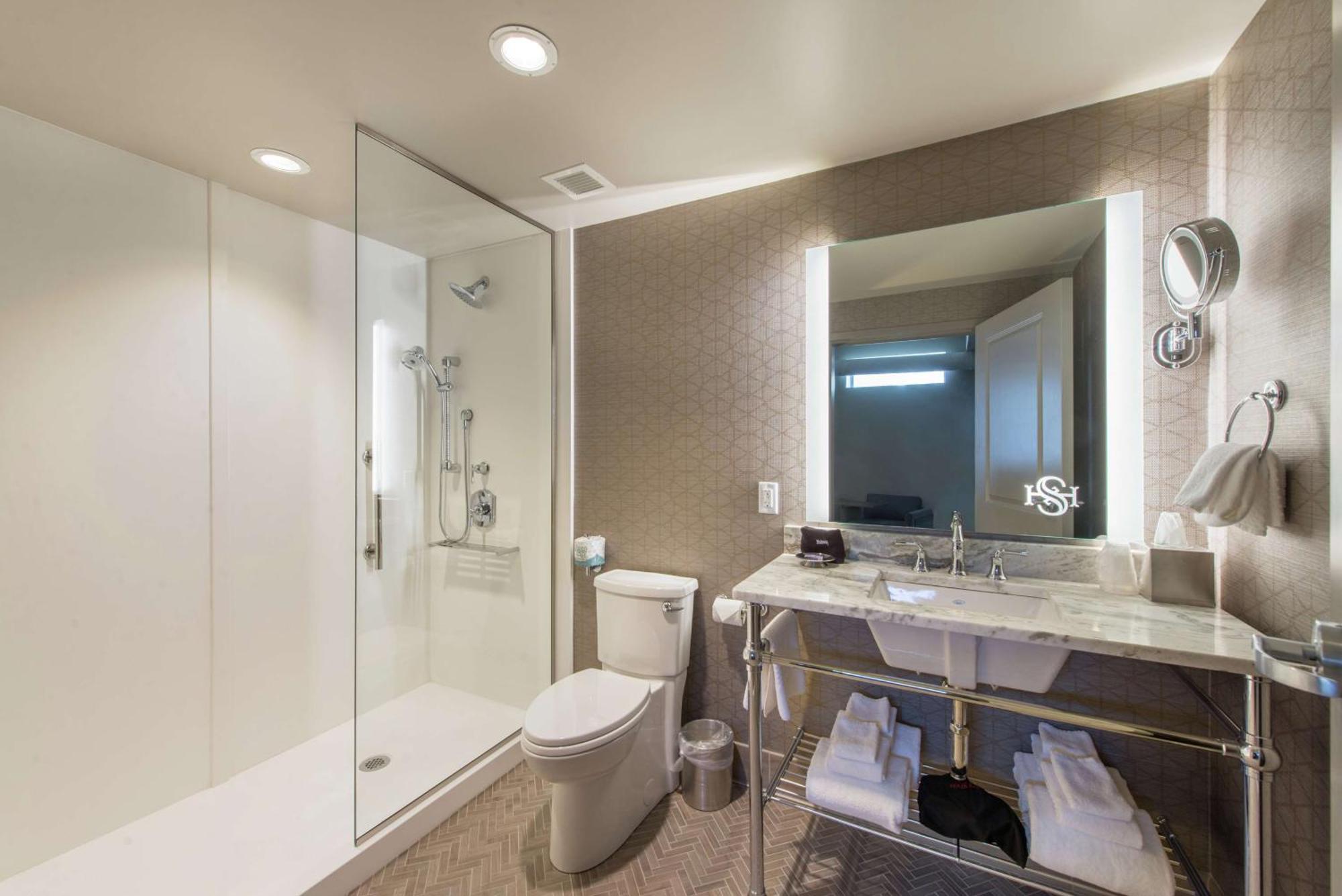 Hotel Saranac, Curio Collection By Hilton Saranac Lake